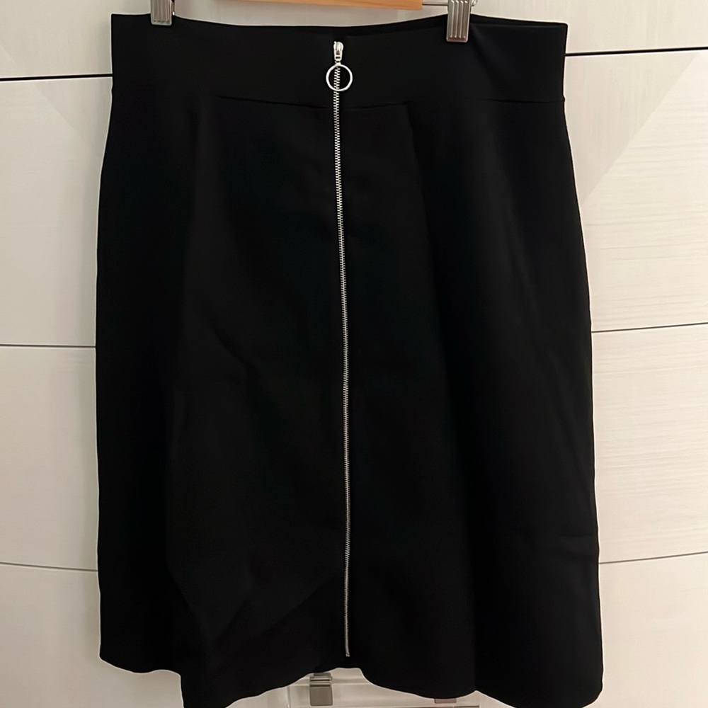 Apparalel black front zip skirt